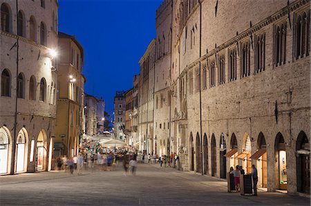 simsearch:862-03888508,k - Corso Vannucci at dusk, Perugia, Umbria, Italy Stockbilder - Lizenzpflichtiges, Bildnummer: 862-08090314