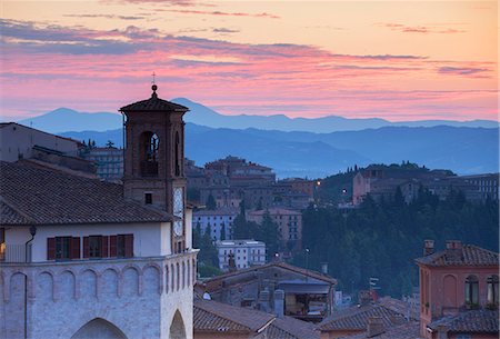 View over Perugia at dawn, Umbria, Italy Photographie de stock - Rights-Managed, Code: 862-08090317