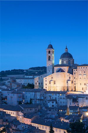 simsearch:862-06542576,k - View of Duomo (Cathedral) at dusk, Urbino (UNESCO World Heritage Site), Le Marche, Italy Foto de stock - Con derechos protegidos, Código: 862-08090333