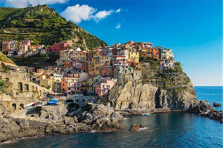 The colorful village of Manarola, Cinque Terre, Liguria, Italy Stock Photo - Rights-Managed, Code: 862-08090388