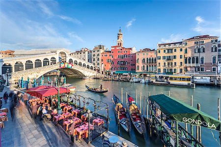 simsearch:851-02960914,k - Italy, Veneto, Venice. Rialto bridge high angle view Foto de stock - Con derechos protegidos, Código: 862-08090408