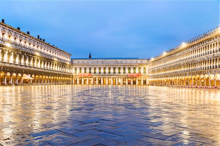 Italy, Veneto, Venice. St Marks square illuminated before dawn Foto de stock - Con derechos protegidos, Código: 862-08090401