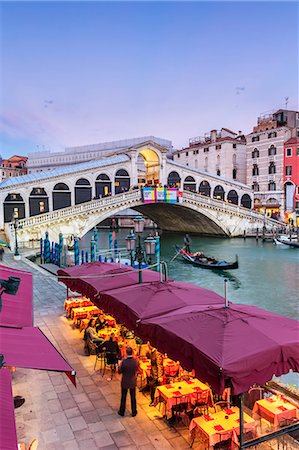 simsearch:851-02960894,k - Italy, Veneto, Venice. Rialto bridge at dusk, high angle view Stock Photo - Rights-Managed, Code: 862-08090412
