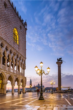 ducal palace - Italy, Veneto, Venice. Sunrise over Piazzetta San Marco and Doges palace Foto de stock - Con derechos protegidos, Código: 862-08090425