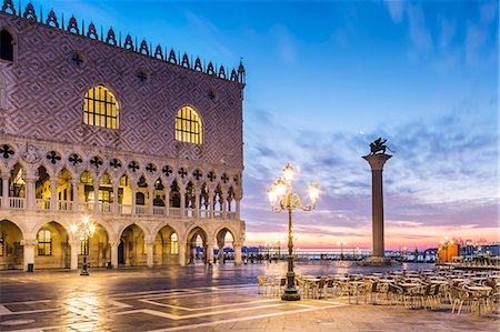 Italy, Veneto, Venice. Sunrise over Piazzetta San Marco and Doges palace Stockbilder - Lizenzpflichtiges, Bildnummer: 862-08090423