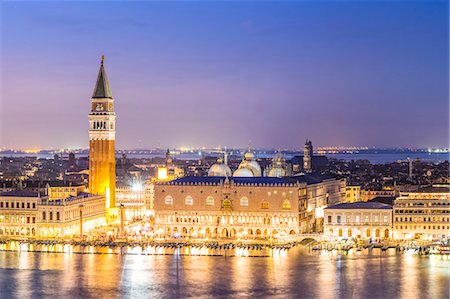 san marco - Italy, Veneto, Venice. High angle view of the city at dusk Photographie de stock - Rights-Managed, Code: 862-08090438