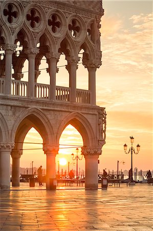 Italy, Veneto, Venice. Sunrise over Piazzetta San Marco and Doges palace Foto de stock - Con derechos protegidos, Código: 862-08090430