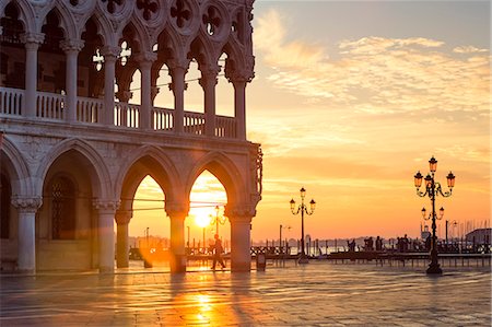 Italy, Veneto, Venice. Sunrise over Piazzetta San Marco and Doges palace Foto de stock - Con derechos protegidos, Código: 862-08090431