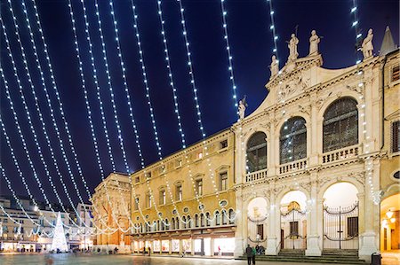 simsearch:841-06502975,k - Europe, Italy, Veneto, Vicenza, Christmas decorations in Piazza Signori, Saint Vincenzo church, Unesco World Heritage Site Foto de stock - Con derechos protegidos, Código: 862-08090549