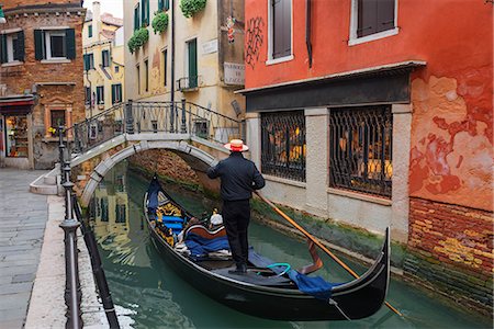 Europe, Italy, Veneto, Venice, gondola on a canal Photographie de stock - Rights-Managed, Code: 862-08090570