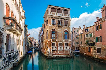 Picturesque view over two water canals in Venice, Veneto, Italy Stockbilder - Lizenzpflichtiges, Bildnummer: 862-08090619