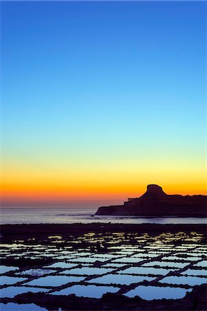 silhoutted - Mediterranean Europe, Malta, Gozo Island, salt pans at sunrise, Xwejni Bay Foto de stock - Con derechos protegidos, Código: 862-08090921