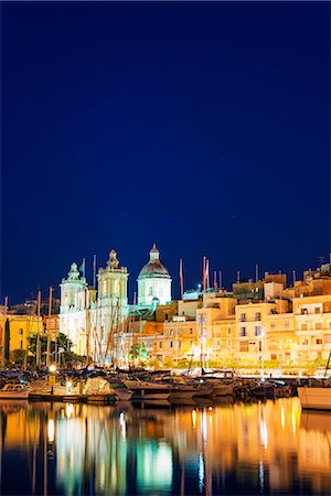 simsearch:862-03712958,k - Mediterranean Europe, Malta, The Three Cities, Vittoriosa (Birgu), Grand Harbour Marina, Parish Church of St. Lawrence Fotografie stock - Rights-Managed, Codice: 862-08090945