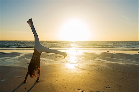 fitness model adult - South East Asia, Philippines, The Visayas, Cebu, Bantayan Island, Sugar Beach (MR) Stock Photo - Rights-Managed, Code: 862-08090999