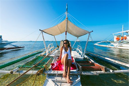 filipino (lugares y cosas) - South East Asia, Philippines, The Visayas, Cebu, Malapascua island, girl aboard a catamaran, Bounty beach (MR) Foto de stock - Con derechos protegidos, Código: 862-08091030