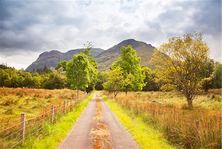 simsearch:862-03808777,k - UK, Scotland, Highlands. A path leading to a mountain chain in the Scottish Highlands. Photographie de stock - Rights-Managed, Code: 862-08091046