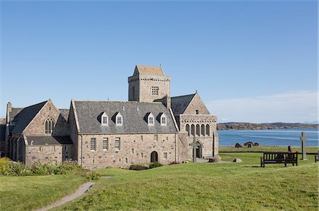 Europe, United Kingdom, Scotland, Argyle and Bute, Inner Hedrides, Iona, Iona Abbey founded by St Columba and his Irish followers in AD 563 Foto de stock - Direito Controlado, Número: 862-08091058