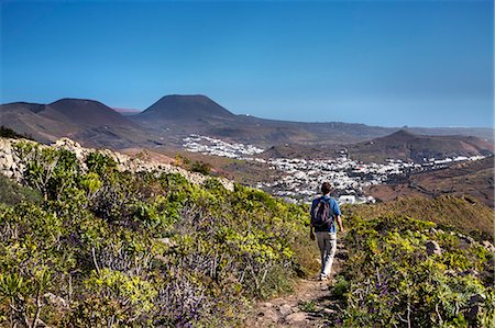 Hiker near Haria, Lanzarote, Canary Islands, Spain Stockbilder - Lizenzpflichtiges, Bildnummer: 862-08091220