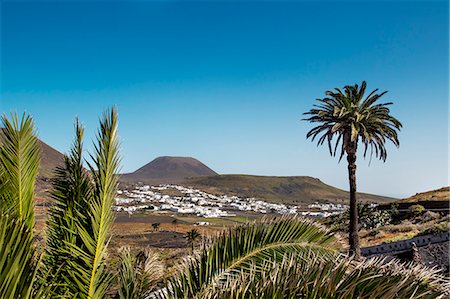 simsearch:851-02963133,k - View towards vulcano Monte Corona, Risco de Famara, Lanzarote, Canary Islands, Spain Photographie de stock - Rights-Managed, Code: 862-08091221