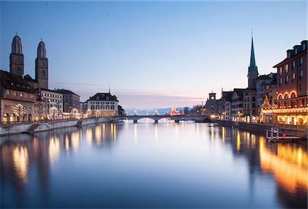 suizo (perteneciente a suiza) - Switzerland, Zurich. Zurich historic quarter over the Limmat River. Foto de stock - Con derechos protegidos, Código: 862-08091335