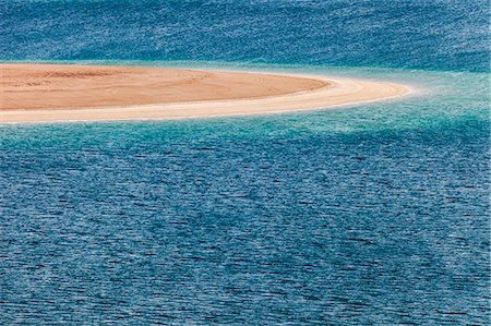 simsearch:872-08082763,k - Aeriel view of a beach on the Plam Jumeria, Dubai, United Arab Emirates. Foto de stock - Con derechos protegidos, Código: 862-08091343