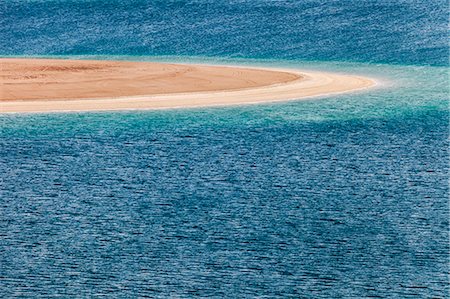 simsearch:872-08082763,k - Aeriel view of a beach on the Plam Jumeria, Dubai, United Arab Emirates. Photographie de stock - Rights-Managed, Code: 862-08091343