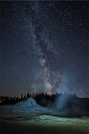 USA, Wyoming, Rockies, Rocky Mountains, Yellowstone, National Park, UNESCO, World Heritage, Castle geyser, upper geyser basin at night Photographie de stock - Rights-Managed, Code: 862-08091566