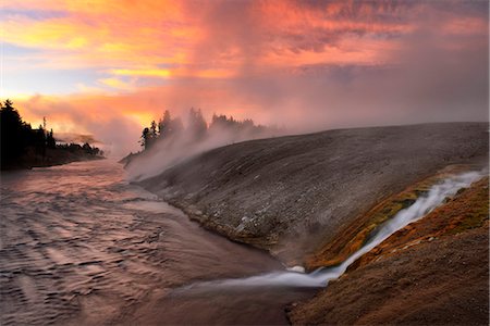 USA, Wyoming, Rockies, Rocky Mountains,Yellowstone, National Park, UNESCO, World Heritage, Firehole river at dawn at Midway Geyser Basin Photographie de stock - Rights-Managed, Code: 862-08091567