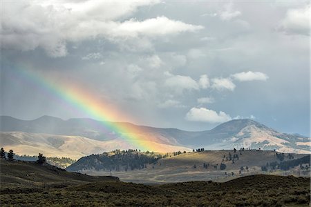USA, Wyoming,  Yellowstone National Park, UNESCO, World Heritage, rainbow during thundersorm over the Gardner valley Photographie de stock - Rights-Managed, Code: 862-08091571