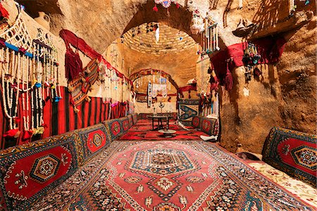 Turkey, Eastern Anatolia, village of Harran, interior of a beehive mud brick house Photographie de stock - Rights-Managed, Code: 862-08274001