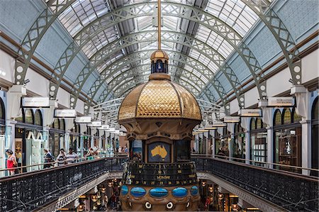 simsearch:862-08272896,k - The Great Australian Clock in the  romanesque revival styled Queen Victoria Building (QVB) designed by the architect George McRea, Sydney, New South Wales, Australia. Foto de stock - Con derechos protegidos, Código: 862-08272902