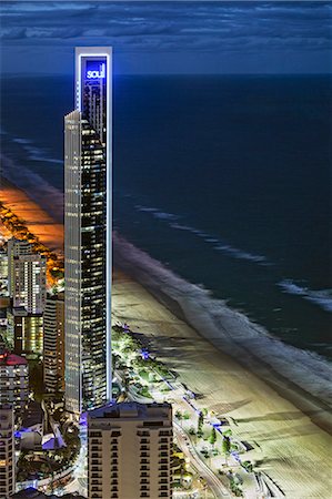 Aerial view of the Surfers Paradise Beach, the Tasman Sea and  Soul Hotel at twilight, Surfers Paradise, Queensland, Australia. Photographie de stock - Rights-Managed, Code: 862-08272917