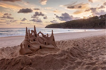 Sandcastle on Noosa Beach and the Tasman Sea at sunrise, Noosa Heads, Queensland, Australia. Stockbilder - Lizenzpflichtiges, Bildnummer: 862-08272918