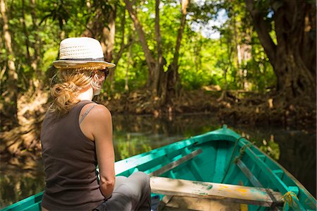 simsearch:862-08273000,k - Dominica, Portsmouth. A young woman sits on a boat on the Indian River, one of Dominica's most popular tourist attractions. . Foto de stock - Con derechos protegidos, Código: 862-08272999