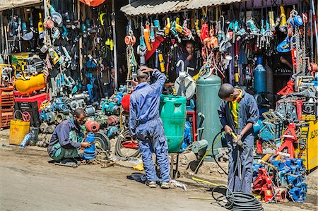 simsearch:862-03711166,k - Ethiopia, Addis Ababa, Mercato.  Stalls at the sprawling Mercato Market selling new and second hand electrical equipment and motors. Almost every conceivable discarded item is repaired and re cycled at Mercato. Photographie de stock - Rights-Managed, Code: 862-08273067