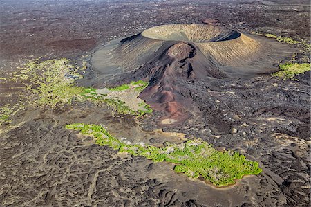 Ethiopia, Erta Ale range, Catherine, Afar Region. Surrounded by vast lava fields, Catherine or Catherina is a round volcanic tuff ring with a crater lake.  The blowhole on its side caused the newest lava flows. Foto de stock - Con derechos protegidos, Código: 862-08273076