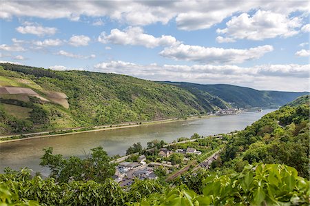 rhine valley - The River Rhine in Germany at the village of Oberwesel, seen from the Schoenburg Castle. Stockbilder - Lizenzpflichtiges, Bildnummer: 862-08273183