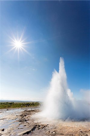 simsearch:862-08273212,k - Iceland, Geysir area, Stokkur geyser erupting in a sunny day Stock Photo - Rights-Managed, Code: 862-08273224