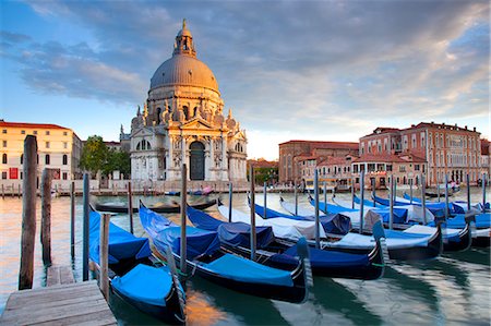 saluting - Italy, Veneto, Venice. Stock Photo - Rights-Managed, Code: 862-08273399