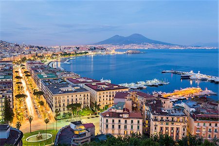 Naples, Campania, Italy. View of the bay by night and Mount Vesuvius Volcano in background Photographie de stock - Rights-Managed, Code: 862-08273460
