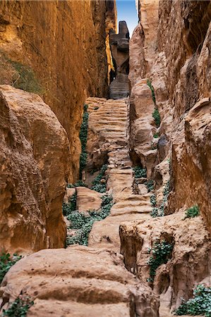 simsearch:862-08273510,k - Jordan, Little Petra, Siq al Barid. An impressive staircase was hewn by Nabataeans in the 1st century AD in a cleft between high sandstone cliffs at Siq al Barid, popularly known as Little Petra. Photographie de stock - Rights-Managed, Code: 862-08273514