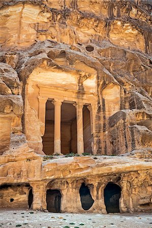 simsearch:862-08273510,k - Jordan, Little Petra, Siq al Barid. A well preserved Nabataean Triclinium carved into a cliff of weathered sandstone in Siq al Barid, popularly known as Little Petra. Photographie de stock - Rights-Managed, Code: 862-08273513