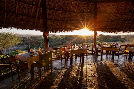 simsearch:862-08273553,k - Kenya, Amboseli National Park, Tortilis Camp. Dining tables at sunset. Photographie de stock - Rights-Managed, Code: 862-08273529
