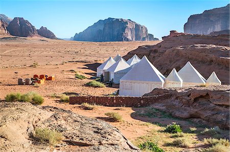 simsearch:862-03888659,k - Jordan, Wadi Rum. A luxury tented camp set in an iconic desert landscape in Wadi Rum. Foto de stock - Con derechos protegidos, Código: 862-08273520