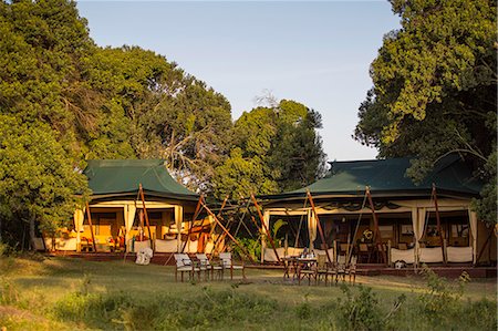 simsearch:862-08273575,k - Kenya, Mara North Conservancy. The mess tents at Elephant Pepper Camp. Photographie de stock - Rights-Managed, Code: 862-08273589