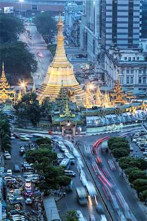simsearch:862-08719270,k - Asia, Southeast Asia, Myanmar, Yangon traffic around the Sule pagoda   the oldest stupa in Yangon Photographie de stock - Rights-Managed, Code: 862-08273716