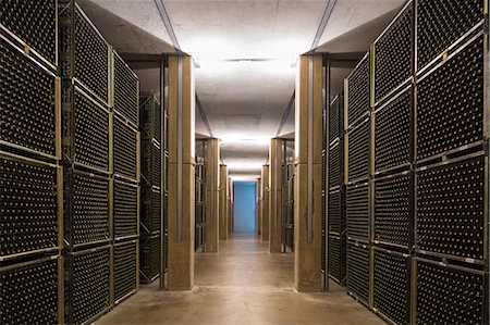 simsearch:862-03354324,k - Spain, La Rioja, Haro. Bottle racks at Bodegas Roda, a modern Rioja winery. Foto de stock - Con derechos protegidos, Código: 862-08273796