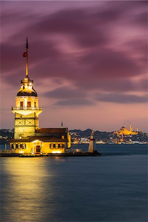 Dusk view over Maiden's Tower or Kiz Kulesi, Uskudar, Istanbul, Turkey Photographie de stock - Rights-Managed, Code: 862-08273904