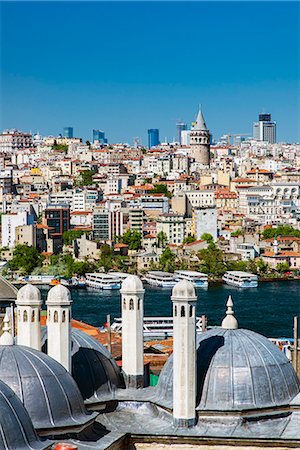 suleymaniye mosque - City skyline from Suleymaniye mosque complex with Golden Horn and Galata district behind, Istanbul, Turkey Foto de stock - Con derechos protegidos, Código: 862-08273906