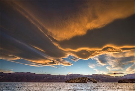 santa cruz mountains - South America, Argentina, Santa Cruz, Patagonia, Lago Posadas, sunset over Posadas lake with the Andes in the background Photographie de stock - Rights-Managed, Code: 862-08698664